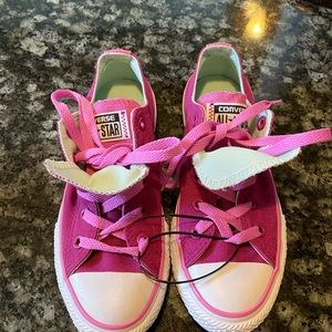 BNWT Converse Girls size 1